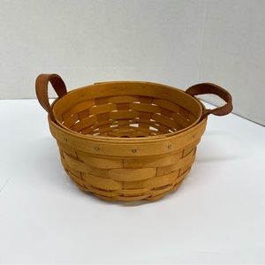 Longaberger Basket Signed 2000 Round w/Natural Leather Handles No Insert 7inX3.5